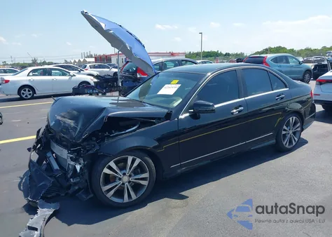 2014 Mercedes-Benz C 250 Luxury/Sport z USA, uszkodzony, nr VIN WDDGF4HB1ER306501